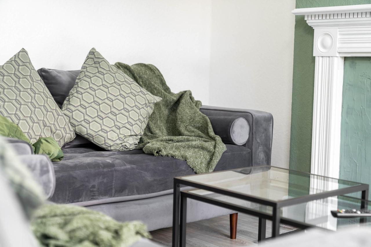 2 Bed House/Edgbaston/Families/Contractors/Parking Villa เบอร์มิงแฮม ภายนอก รูปภาพ